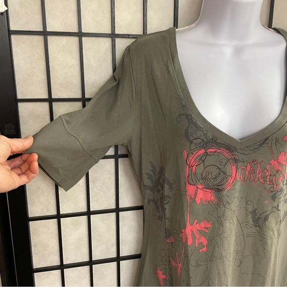 Oakley ladies T-shirt size medium - Picture 3 of 6
